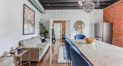 Charming 2-bedroom apartment in cool Philadelphia with WiFi, AC, washer & dryer