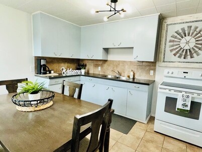 Cozy retreat 30 mins from Waterton National Park and Castle Ski Resort 