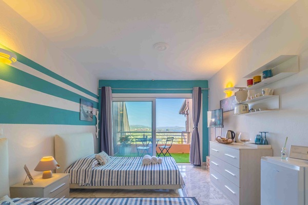 Communal lounge/ TV room,Bed