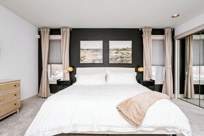 4 bedrooms, desk, iron/ironing board, free WiFi