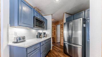 Fridge, microwave, dishwasher, coffee/tea maker