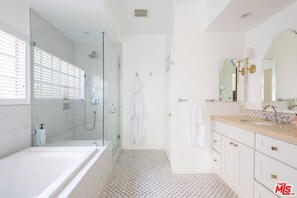 Hair dryer, towels, soap, toilet paper - Chic 2BR Townhome in Celebrity-Favorite Toluca Lake - Walk to Universal Studios! (Los Angeles)