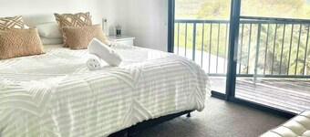 Large Home, Sleeps 14, Pool & Gazebo, River Views,Pet Friendly 