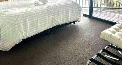 Large Home, Sleeps 14, Pool & Gazebo, River Views,Pet Friendly