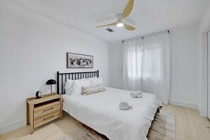 3 bedrooms, iron/ironing board, WiFi, bed sheets - Modern 3BR Retreat w/ Pool in Central Austin (Austin)