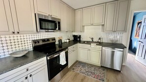 Microwave, oven, stovetop, dishwasher - Downtown Perry Cozy 4/3 house with fenced backyard (Perry)