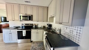 Mikrowelle, Ofen, Herdplatte, Geschirrspüler