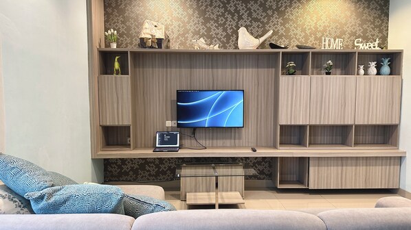 Smart TV - Vero Soluna: 3BR Hideaway (Bali)