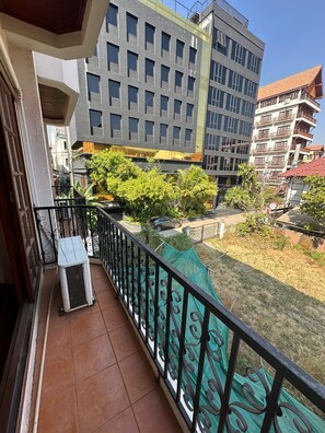 Quarto duplo standard, sacada, vista para a cidade | Vista da sacada