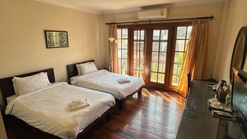 Meja kerja dan Wi-Fi gratis