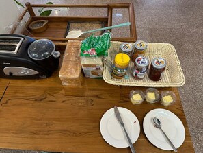 Buffet déjeuner gratuit tous les jours