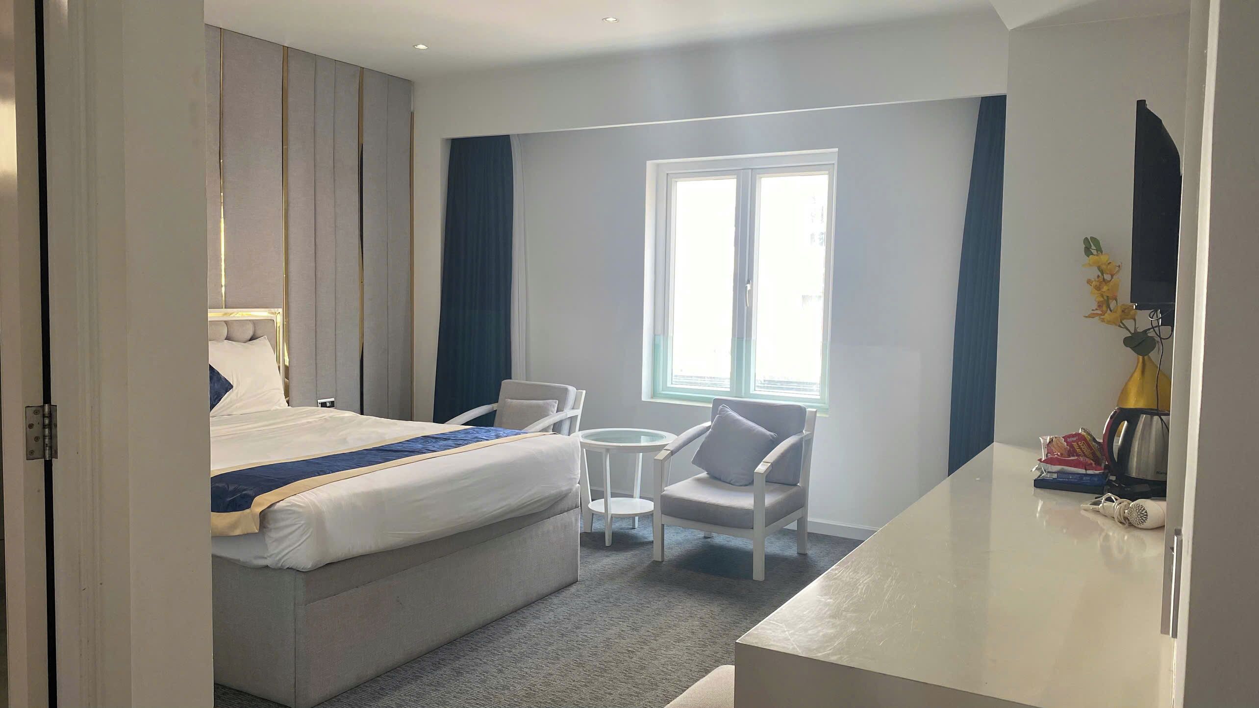 设计客房, 1 张大床, 城市景观 | 高档床上用品、迷你吧、客房内保险箱、办公桌