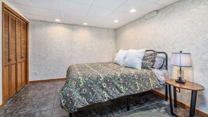 4 makuuhuonetta, silitysrauta/-lauta, Wi-Fi, vuodevaatteet