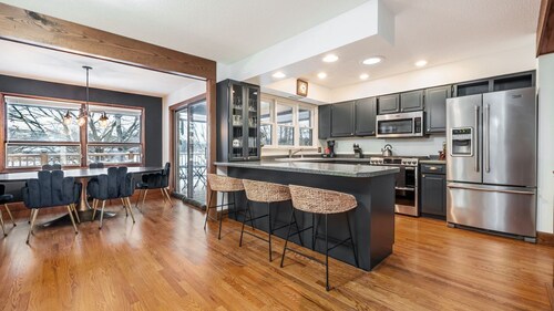 4-Bedroom Home on Moon Lake