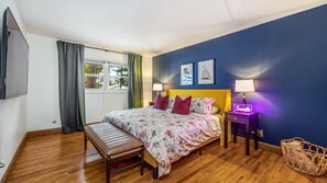 4 bedrooms, iron/ironing board, WiFi, bed sheets - 4-Bedroom Home on Moon Lake (Iron Mountain)