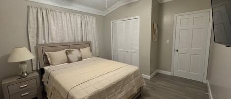 2 chambres, fer et planche à repasser, Wi-Fi gratuit, draps fournis