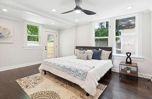 4 bedrooms, iron/ironing board, WiFi, bed sheets