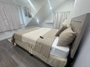 2 bedrooms, iron/ironing board, free WiFi, bed sheets