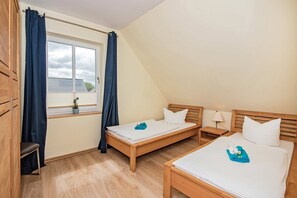2 bedrooms, in-room safe, WiFi - Vacation home Angela 1 - Cozy vacation home in the countryside - with fireplace, garden & (Korswandt)