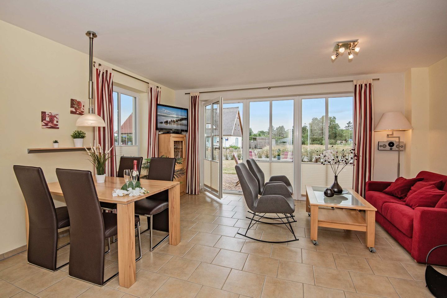 TV, fireplace, table tennis, stereo