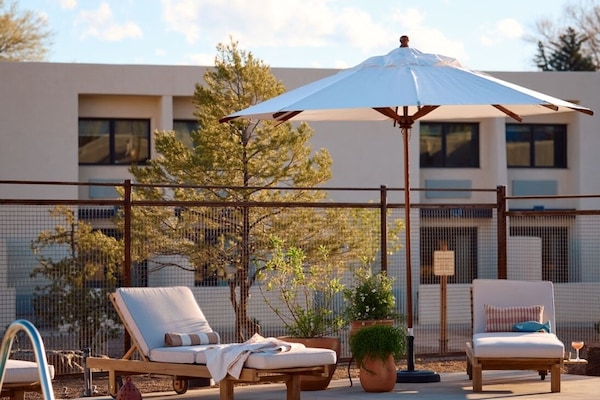 Outdoor pool, pool umbrellas, sun loungers