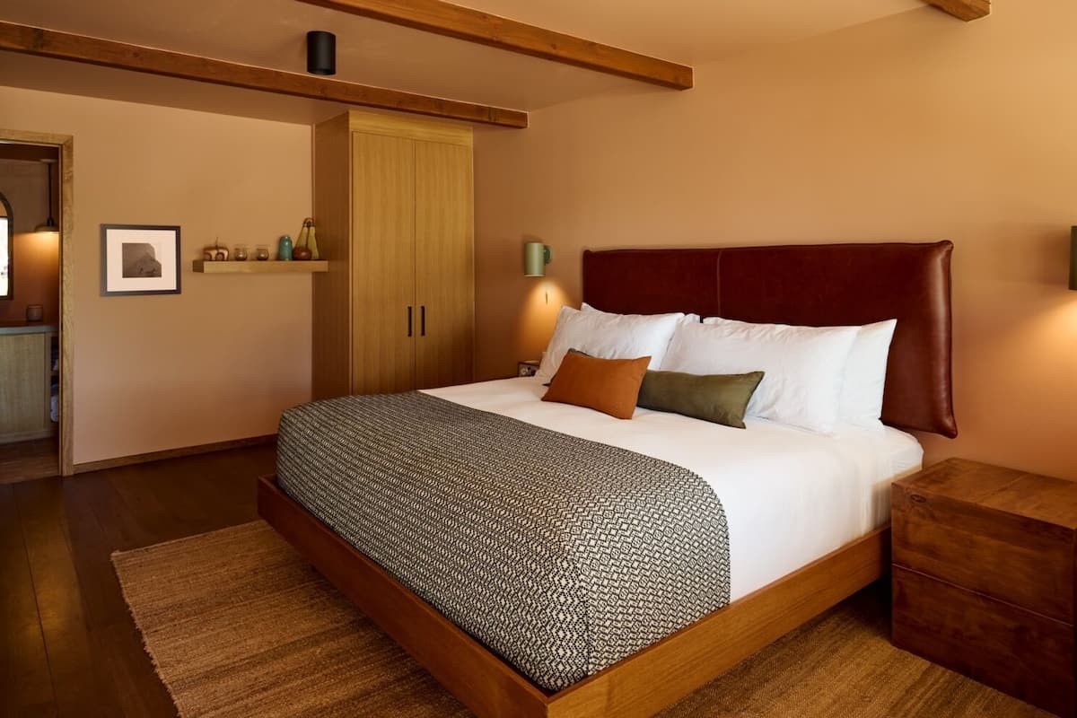 1 bedroom, premium bedding, pillow-top beds, minibar