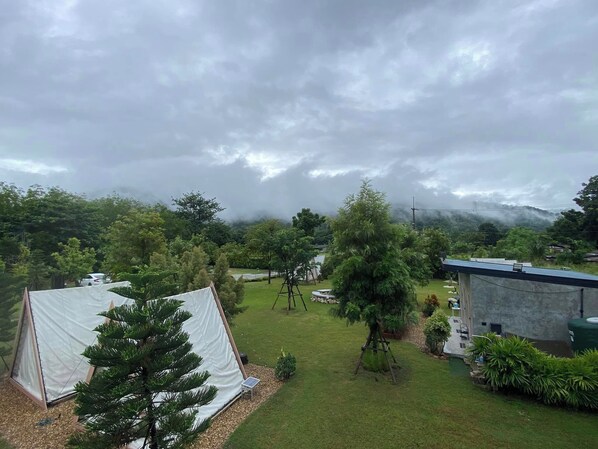 Tent | Free WiFi, bed sheets - Take Time Nature Resort (Si Racha)