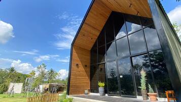 Deluxe Villa | Free WiFi, bed sheets