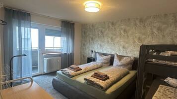 3 Schlafzimmer, Schreibtisch, Bügeleisen/Bügelbrett, kostenloses WLAN