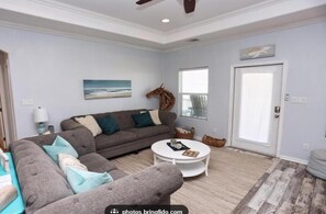 Smart-TV, DVD-Player, Bücher, Videothek