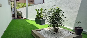 10pax 3-bedroom house with WiFi and AC ALMA@Near AEON大山脚
