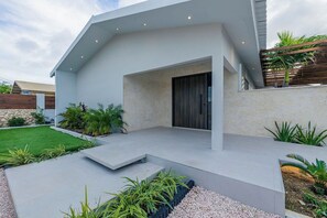 Terrace/patio - New BeachSide 3BR w/ Private Pool Ocean View (Savaneta)