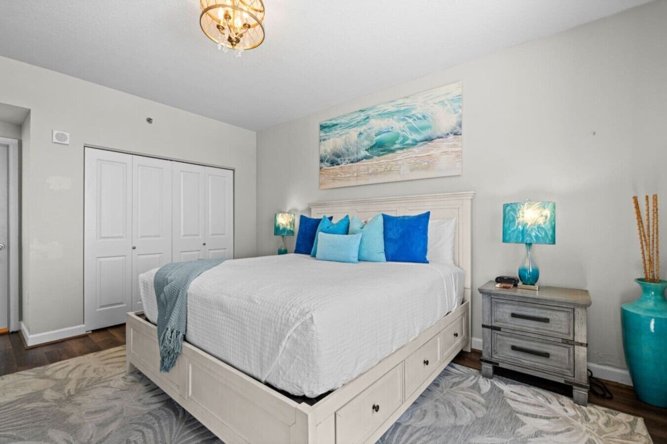 Iron/ironing board, travel cot, free WiFi, bed sheets