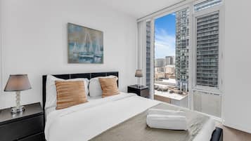 Design-lejlighed - 2 soveværelser - køkken - byudsigt | 2 soveværelser, mørklægningsgardiner, lydisolering