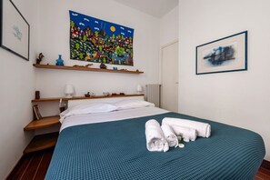 1 bedroom, iron/ironing board, internet, bed sheets