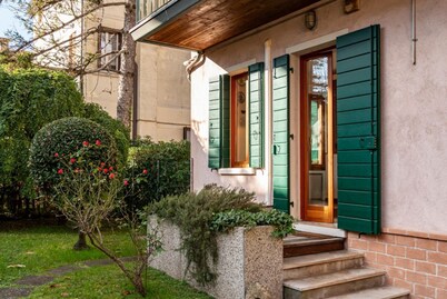 GuestHost - Cozy 2-Bedroom Stay at Lido di Venezia