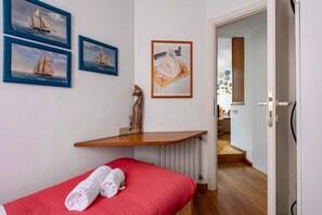 1 habitación, tabla de planchar con plancha, internet y ropa de cama 