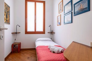 1 bedroom, iron/ironing board, internet, bed sheets