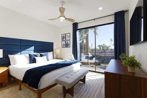 6 Schlafzimmer, Schreibtisch, Bügeleisen/Bügelbrett, Reisekinderbett