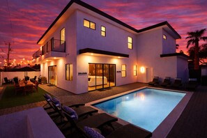 A heated pool - Nouveau - Sparkling Pool - Walk to Old Town (Scottsdale)