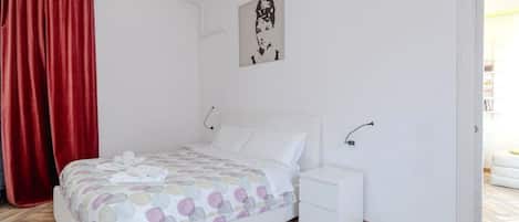 1 bedroom, iron/ironing board, Internet, bed sheets