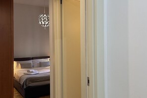 2 bedrooms, iron/ironing board, WiFi, bed sheets - Bnbook Trilocale Pace (Rho)