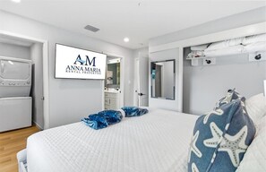 1 habitación, tabla de planchar con plancha, wifi gratis y ropa de cama
