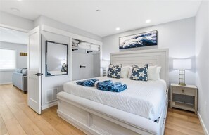 1 bedroom, iron/ironing board, free WiFi, bed sheets - Tradewinds #3 – Newly Renovated! Beach & Pool Access! (Bradenton Beach)