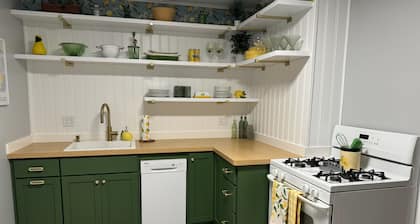 Lower unit of a two-story duplex w/two bedrooms in Somerset with WiFi, AC