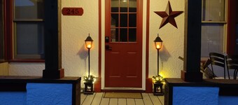 Lower unit of a two-story duplex w/two bedrooms in Somerset with WiFi, AC