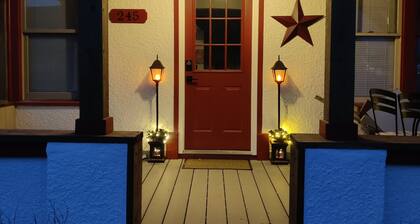 Lower unit of a two-story duplex w/two bedrooms in Somerset with WiFi, AC