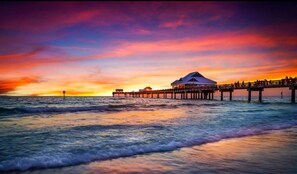 On the beach, sun-loungers, beach towels - Clearwater Beach cozy 2 bedroom 2 bathroom  steps to famous sugar sand beach (Clearwater Beach)