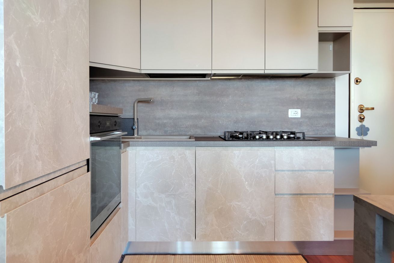 Køleskab, ovn, opvaskemaskine, kaffe-/temaskine