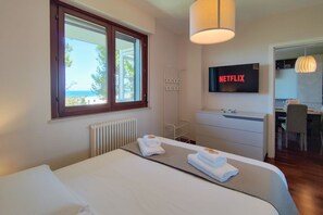 1 habitación, tabla de planchar con plancha, wifi gratis y ropa de cama 